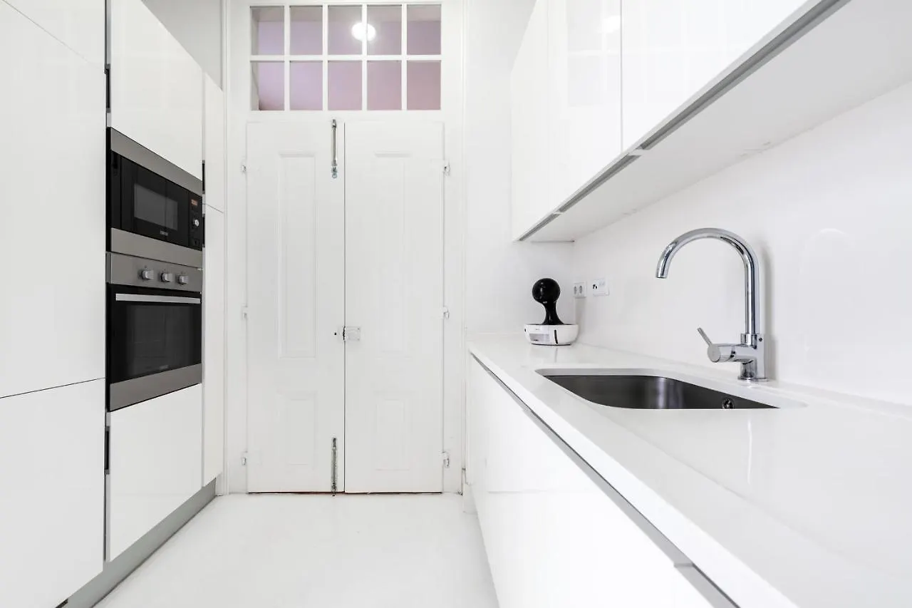 Guestready - Mod-Luxe 2Br Apt Near Cais Das Colunas Лиссабон 0*,  Португалия